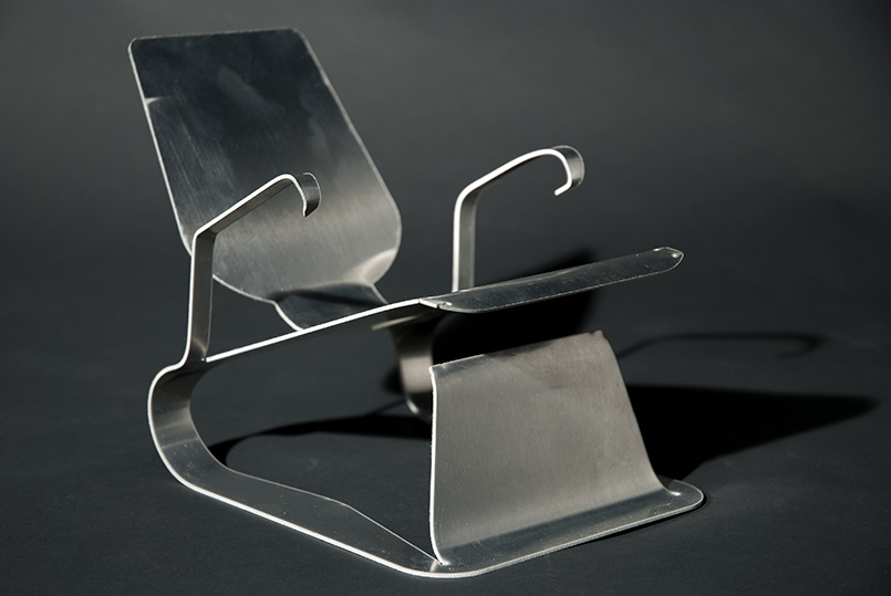 Monoplaque chair 04